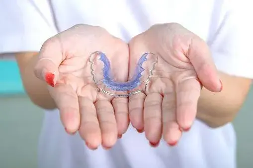 removable orthodontic appliances - how to fix a gap in teeth