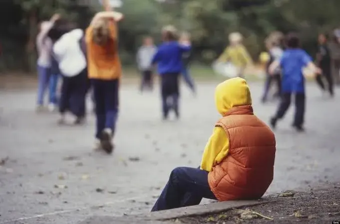 help a socially withdrawn child