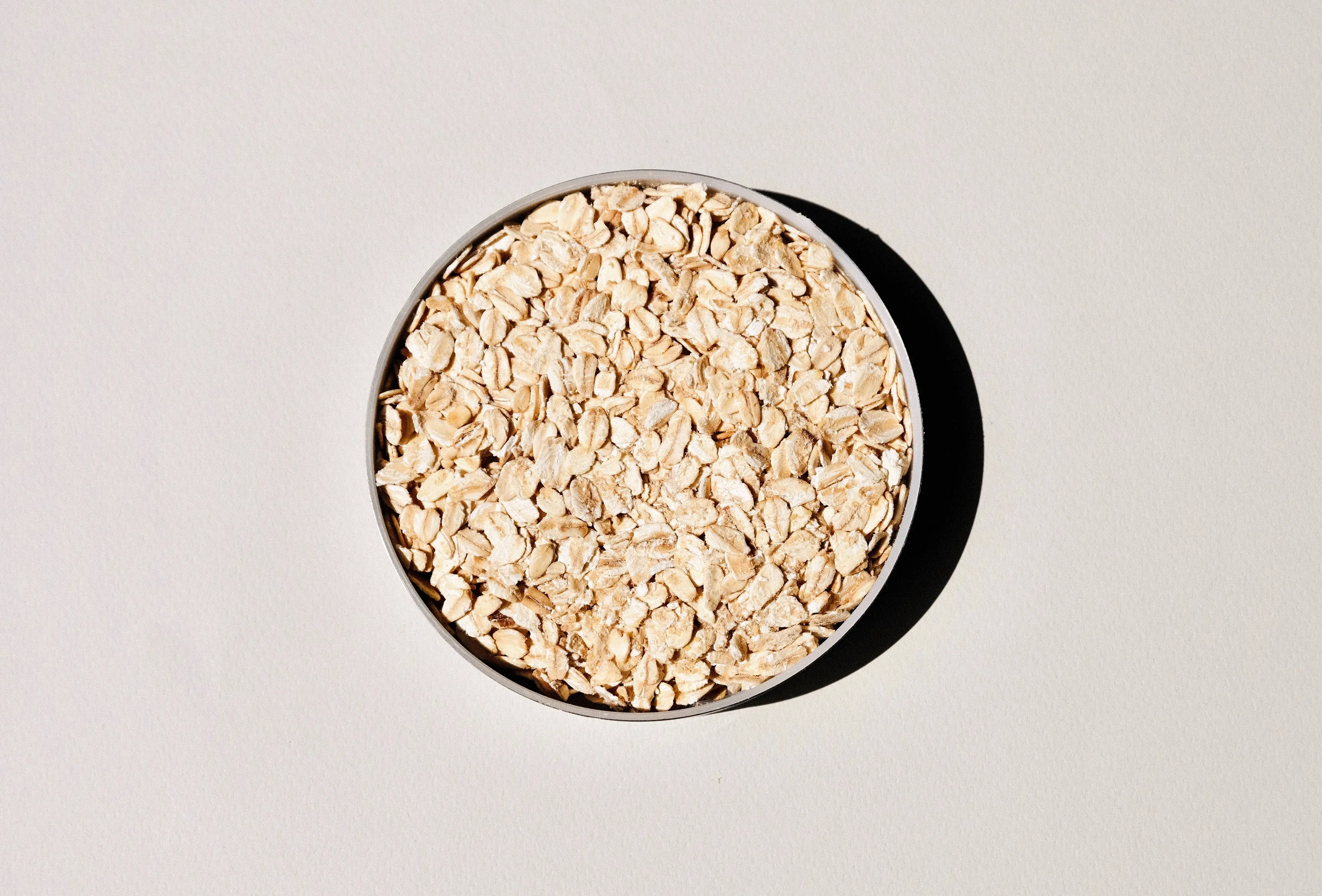 oats bowl - what does oat milk taste like, benefits of oat milk