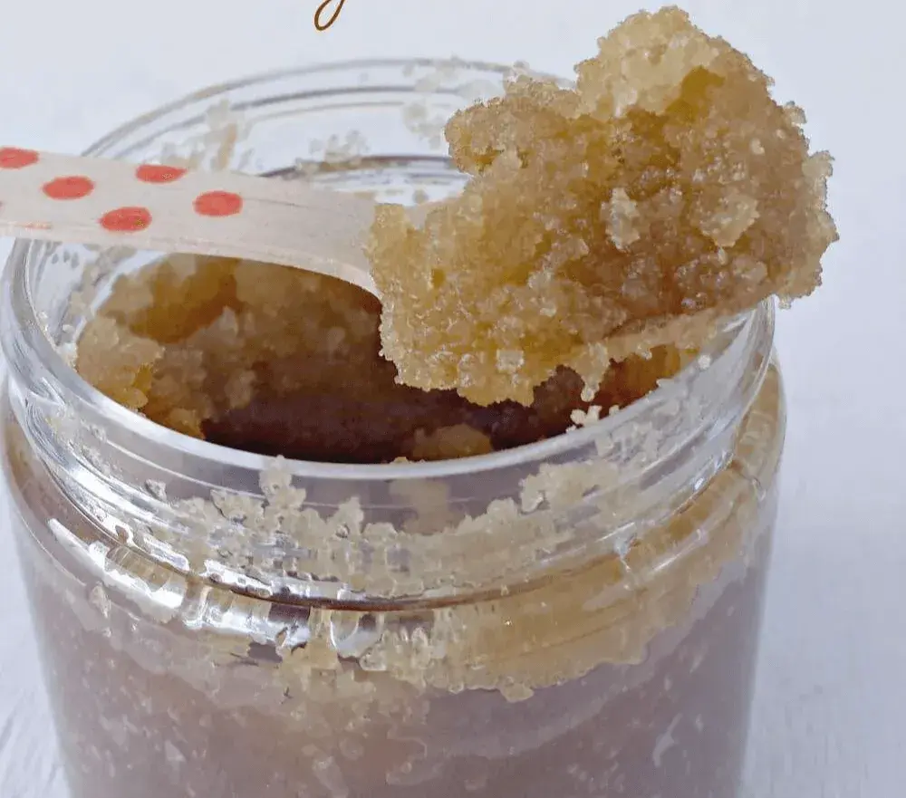 Natural coconut oil and sugar scrub - Natural Face Moisturisers for Glowing Skin